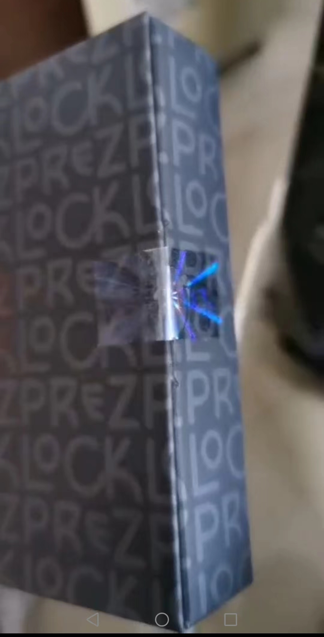 Pegatina holográfica transparente