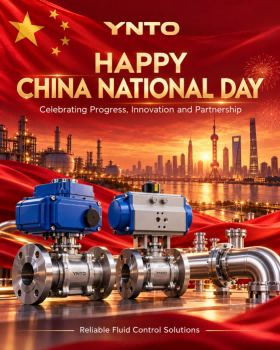 плакат YNTO China National Day с электрическими и пневматическими шаровыми клапанами на фоне красно-золотого горизонта Шанхая