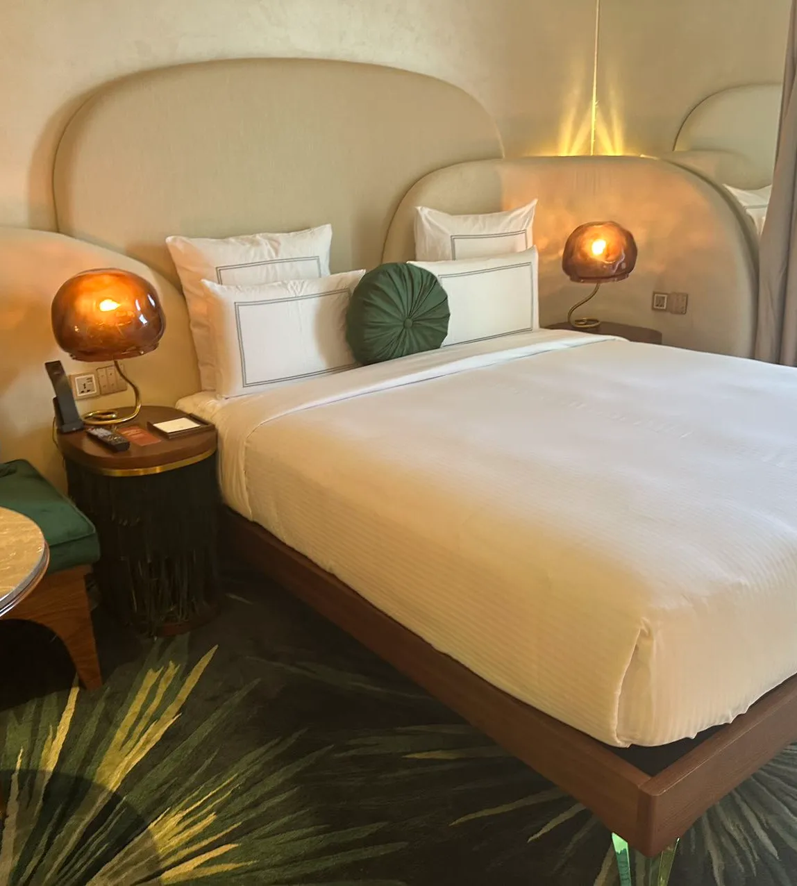 How to Select Hotel Guestroom Furniture for Comfort and Durability