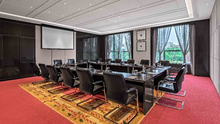 Why Commercial Custom Furniture Needs to Be Built Differently