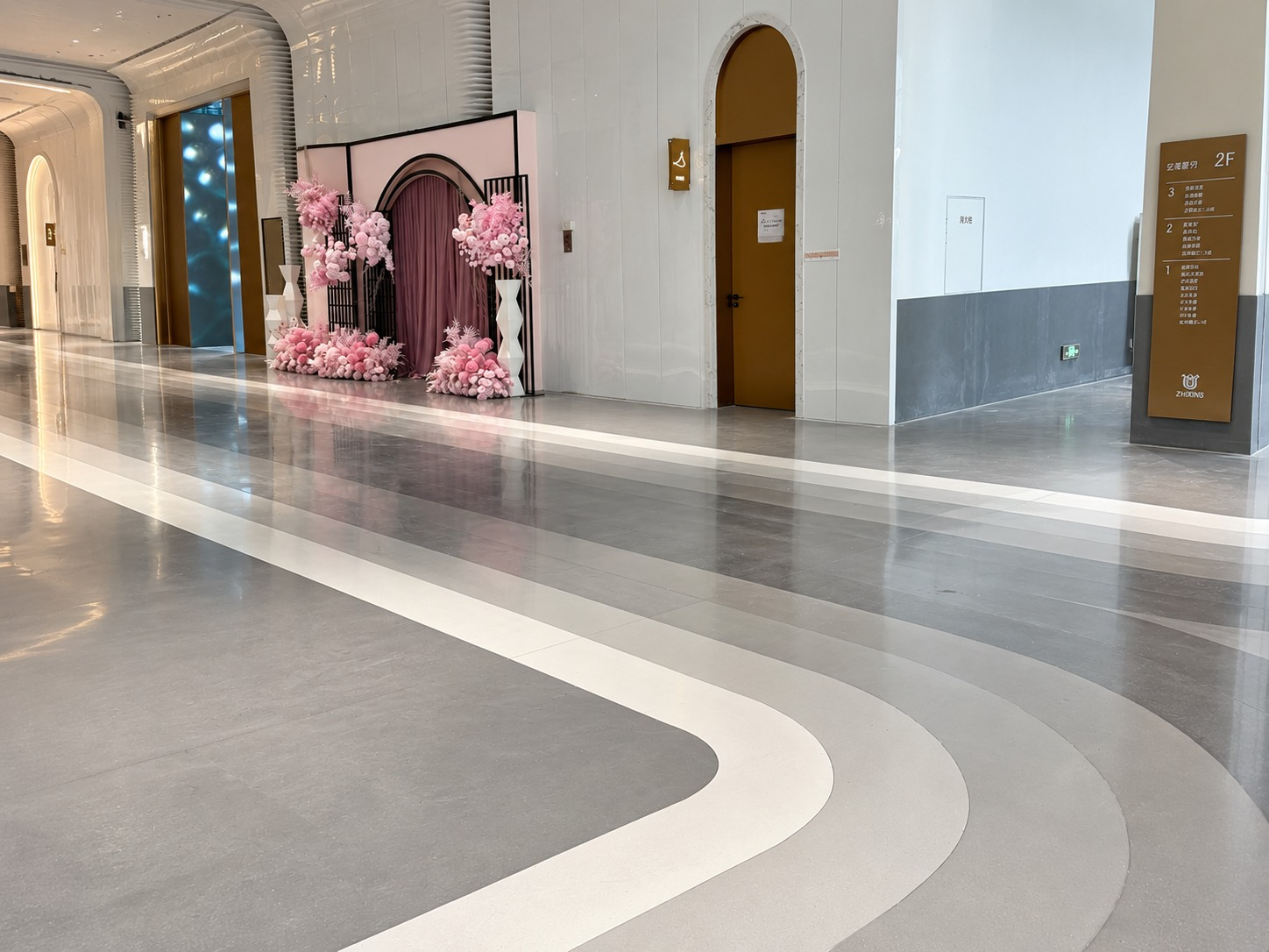 UHPC seamless wear-resistant flooring