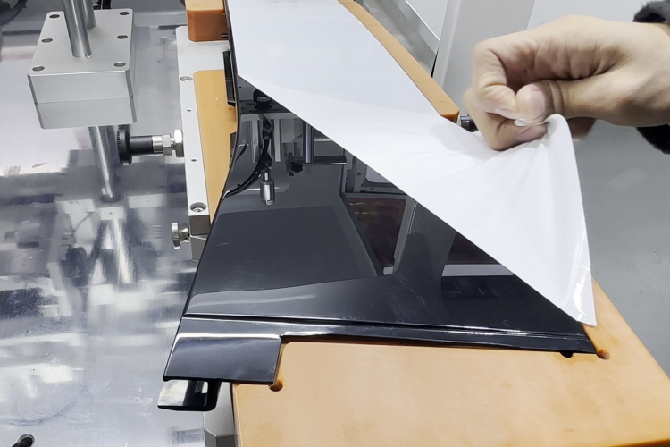 B/C Pillar Bubble-Free Lamination Effect