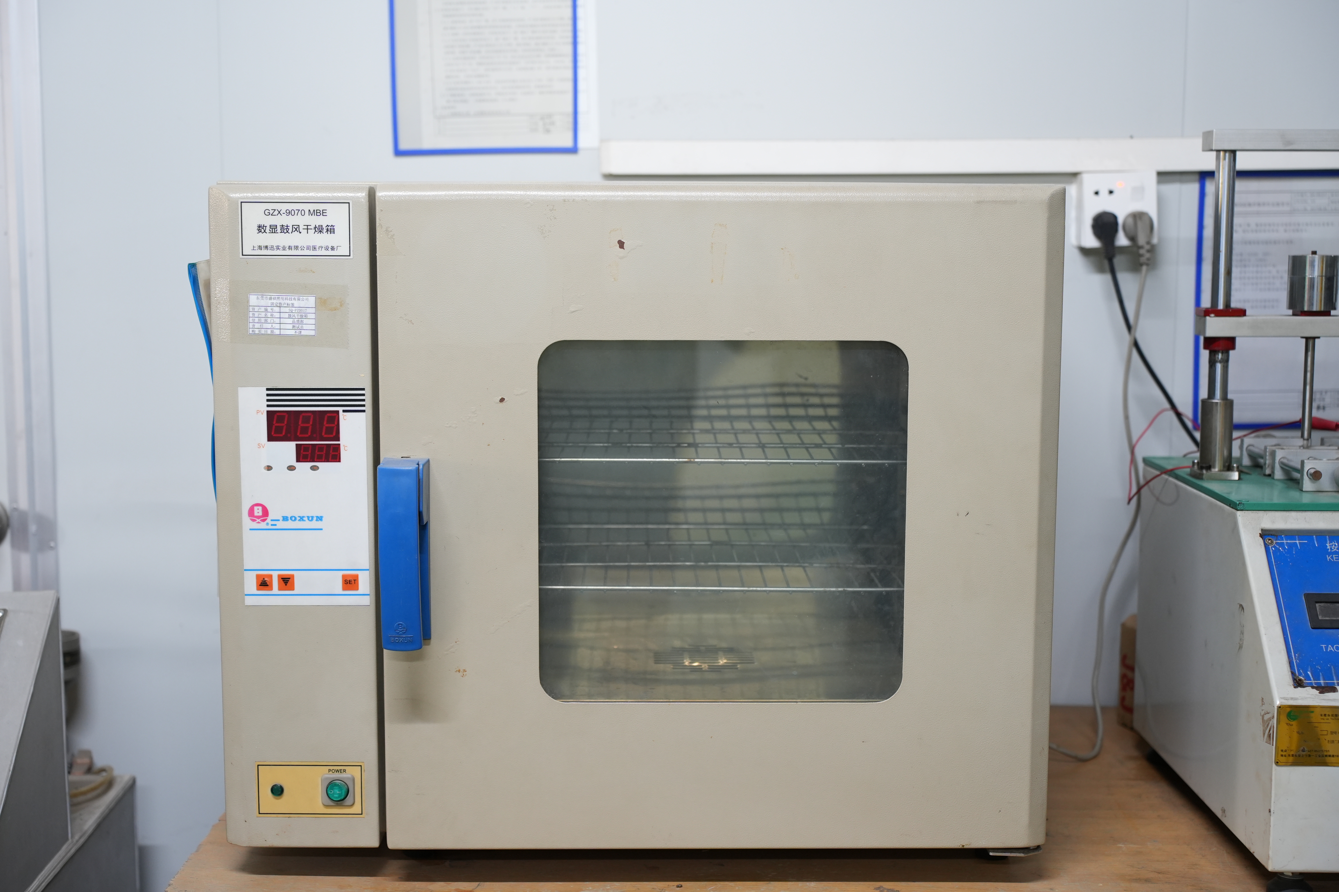 The Science of Flashlight Manufacturing: CNC Machining, Die Casting, and HA III Anodizing