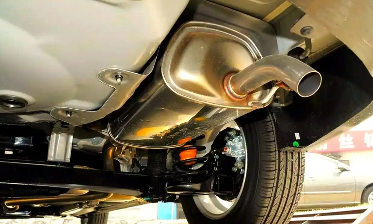 Automobile exhaust pipe hook heading and bending
