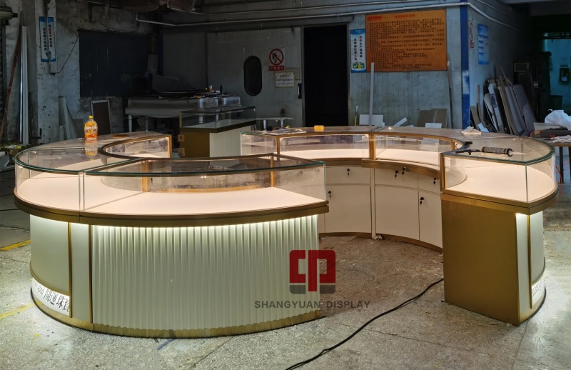 Factory production photos showing seamless welding and electroplating anti-fingerprint craftsmanship.