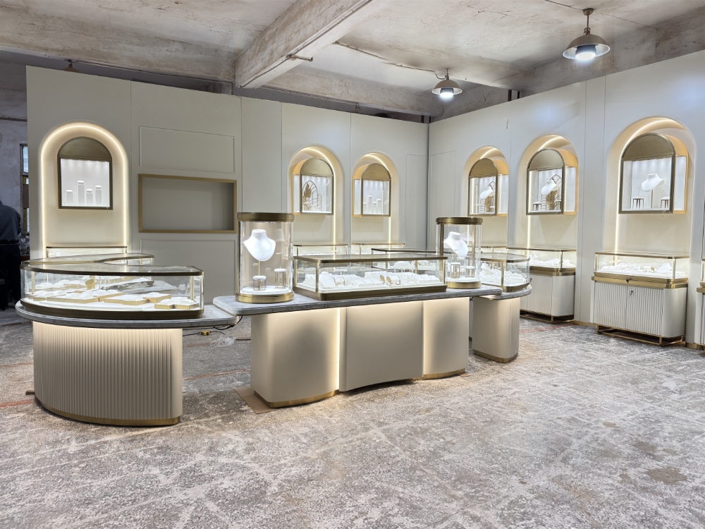 Full-Store Fit-Out & Custom Showcase Manufacturing