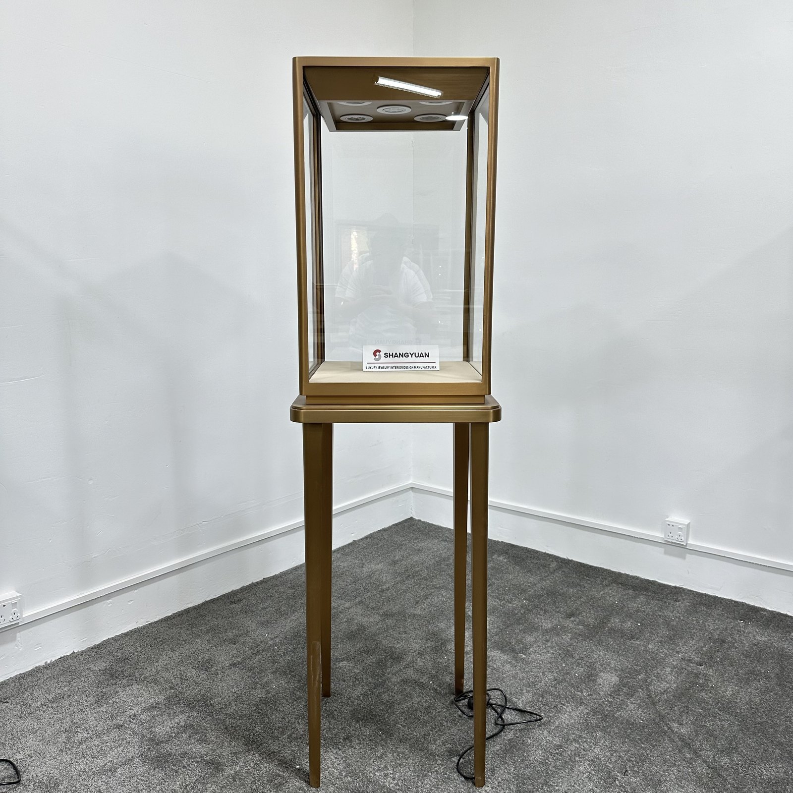 Brushed vs. Polished Metal Finishes for Jewelry Showcases
