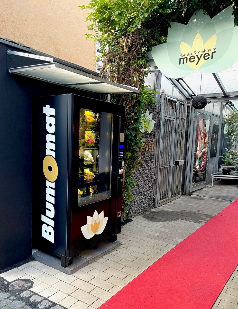 What Should Artificial & Everlasting Flower Businesses Consider When Choosing a Flower Vending Machine — and What Can It Bring to Their Business?