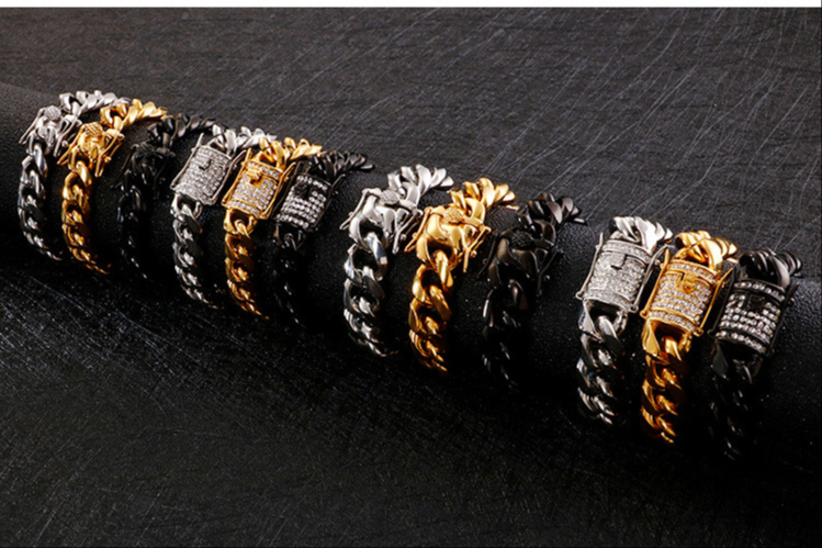SSeeSY Fashion Premium Classic Western Style Stainless Steel Cuban Link Chain Bracelet PVD 18K Real Gold for Daily