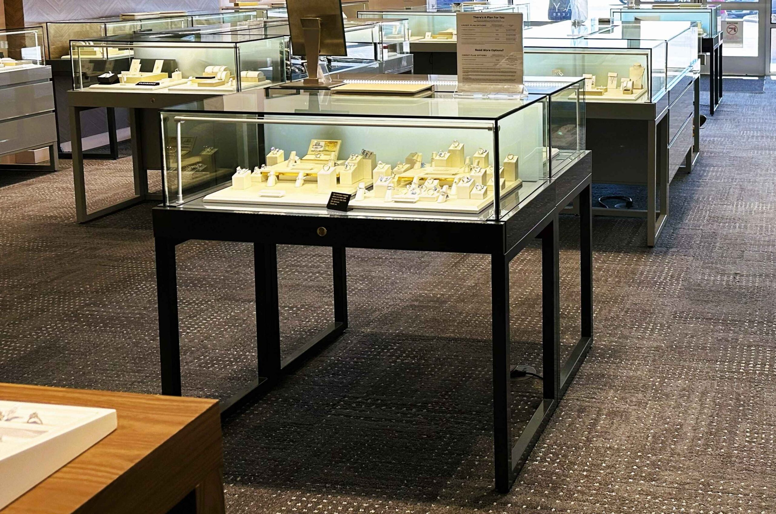 Shangyuan counter showcase fabrication — laser welding and precision glass cutting