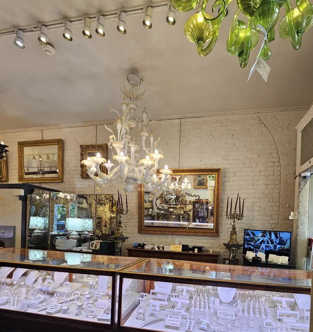 Prefabricated retail environment and architectural components for luxury jewelry stores — Shangyuan