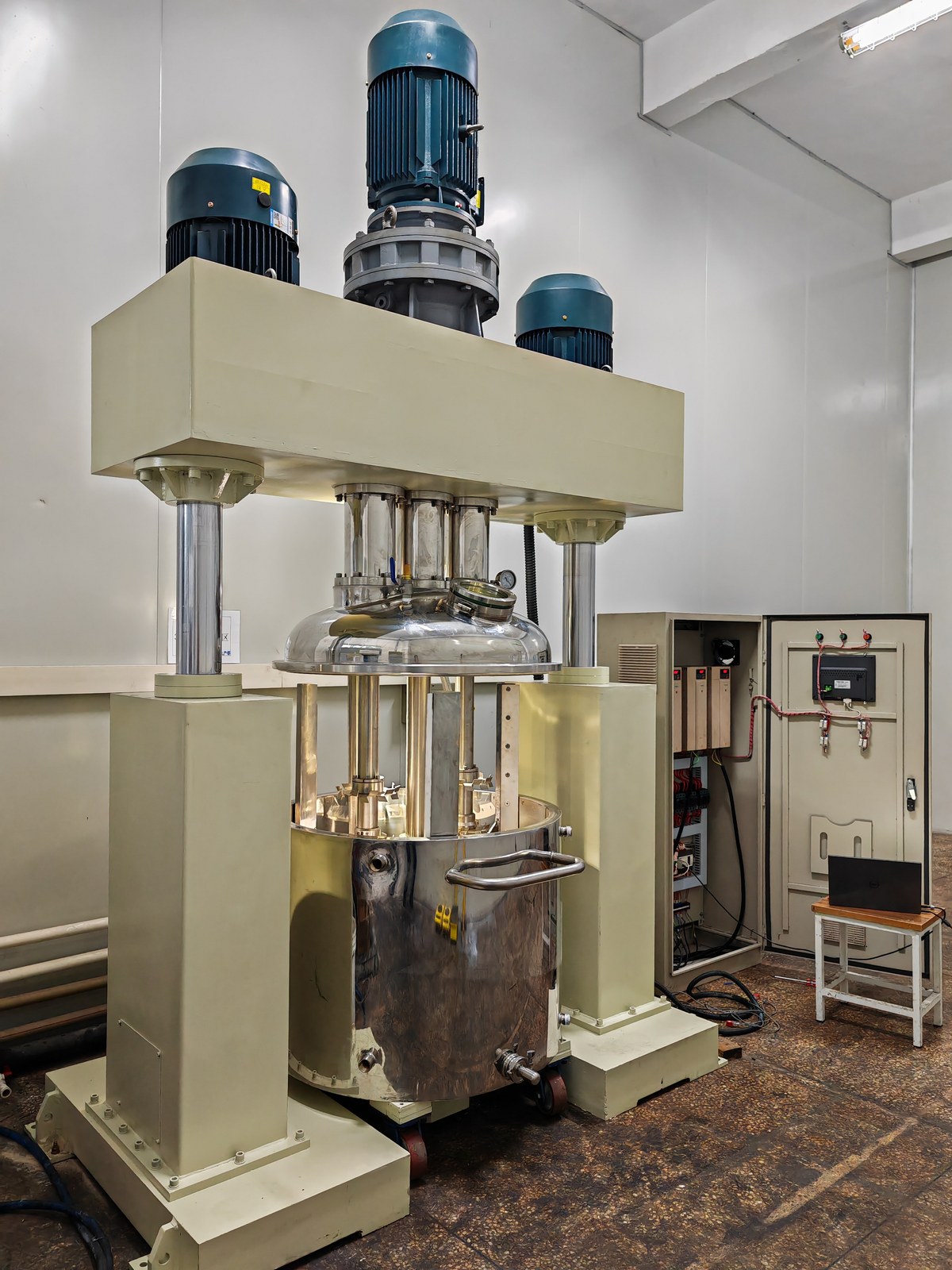factory floor installation, vessel side
