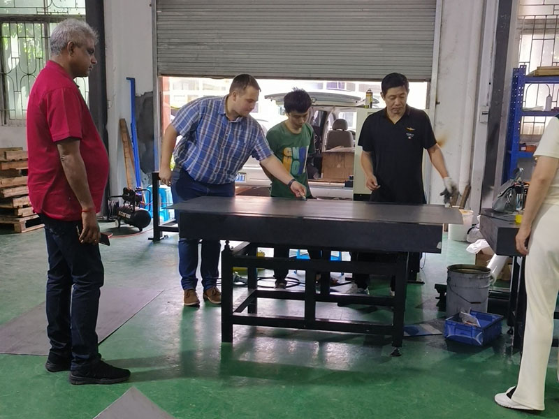 Customers come to the company to choose precision leveling machines